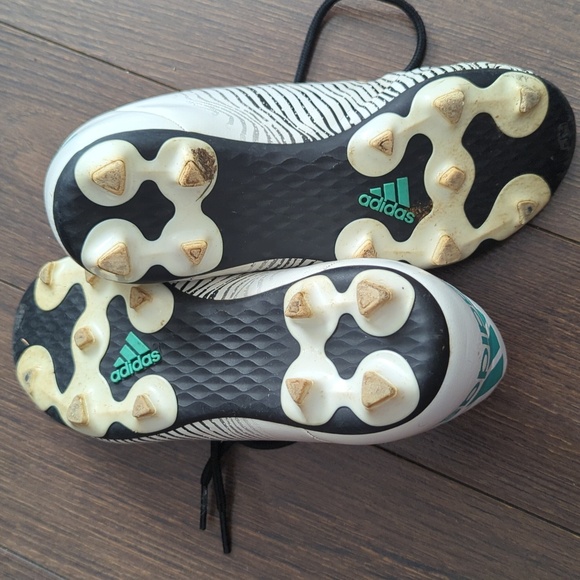 Kids Adidas Soccer Shoes - Picture 4 of 7